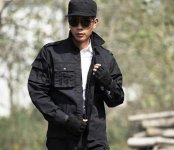 保鏢司機(jī)倒車(chē)的駕駛姿勢(shì)介紹